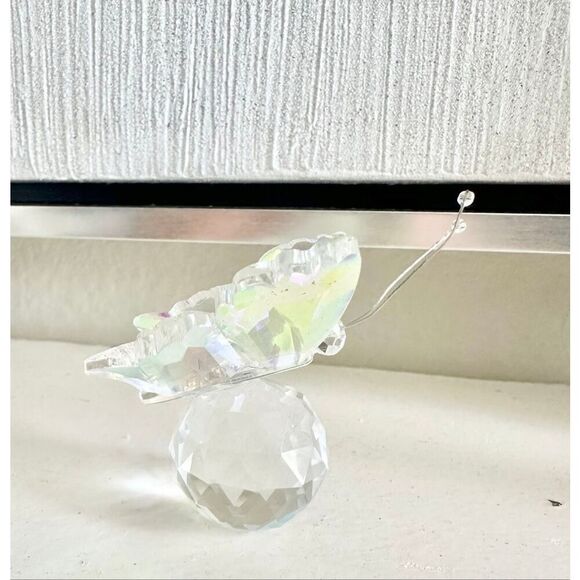 Iridescent glass butterfly decor - Picture 5 of 13